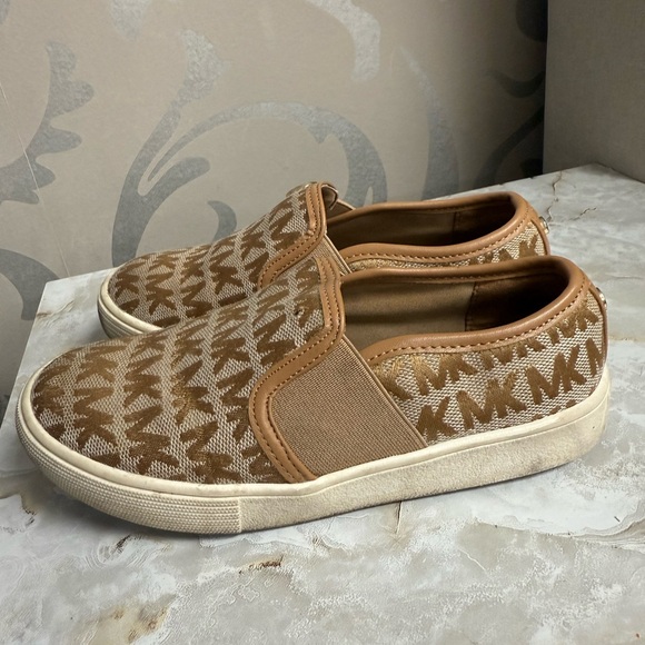 Michael Kors Tan Slip-On logo Sneakers - Picture 1 of 6